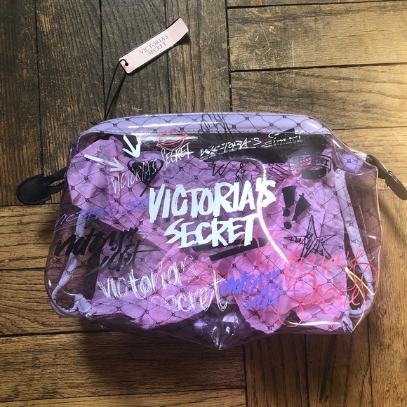SOLD 🛑 VICTORIA’S SECRET GRAFFITI BEAUTY BAG - Picture 1 of 2